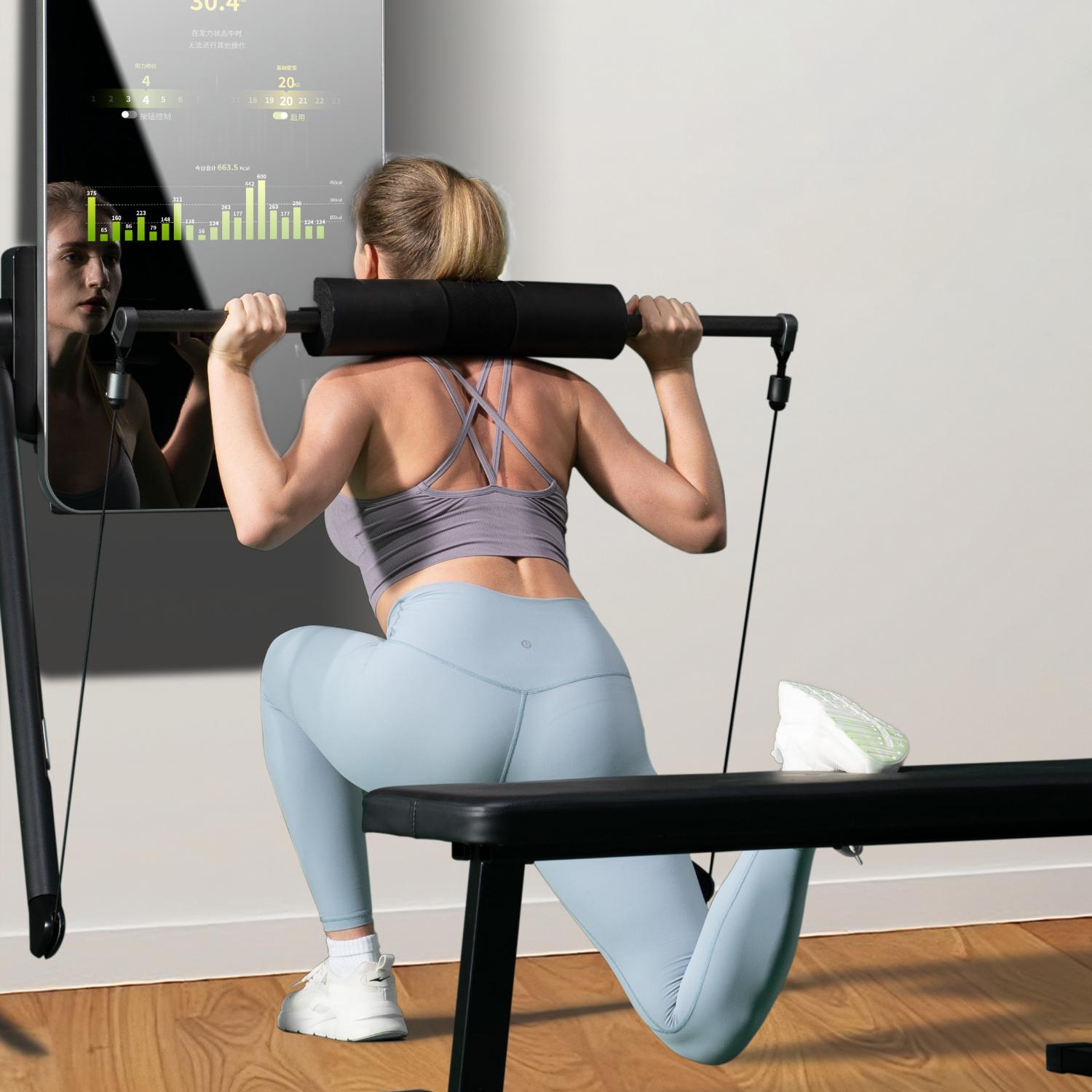 MIRROR Training trasforma l’allenamento tradizionale in un’esperienza più guidata, interattiva e misurabile.